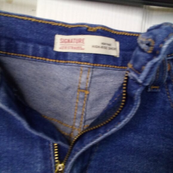 Signature Levi Strauss Shorts Women 14 Heritage High Rise Raw Hem Denim Blue - Picture 9 of 14